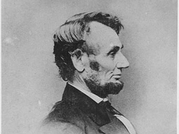 Photogragh of President Abraham Lincoln (U.S. National Archives).