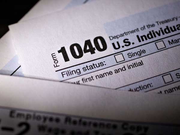 Filling out US tax form 1040.
